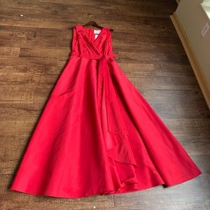 Carolina Herrera 100% silk split flared front gown